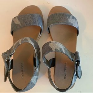 Maurice’s Platform Sandals Camo Size 6 1/2.